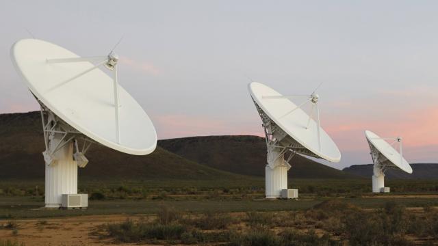 Un "puissant signal" radio dans l`espace relance la quête extraterrestre
