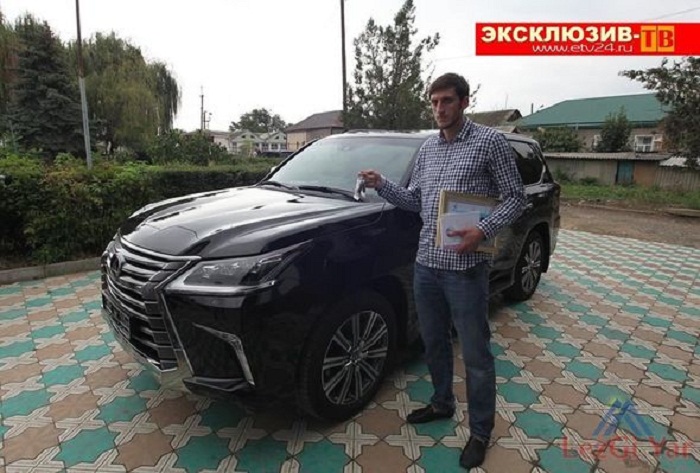 Radik İsayeva “Lexus” hədiyyə etdilər – FOTO