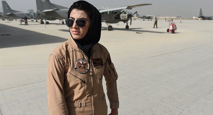 La première pilote afghane dénonce le mensonge sur sa demande d’asile aux USA