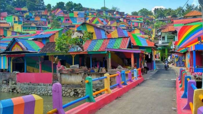 Ce "rainbow village" indonésien est en train de devenir la star
