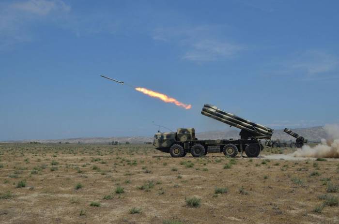 Azerbaïdjan : Les unités de roquettes et d'artillerie tiennent des exercices de tir - PHOTOS