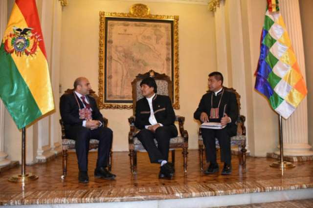 Azerbaijani envoy presents credentials to Bolivian president