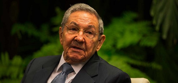 Raúl Castro admite problemas económicos pero rechaza augurios de colapso