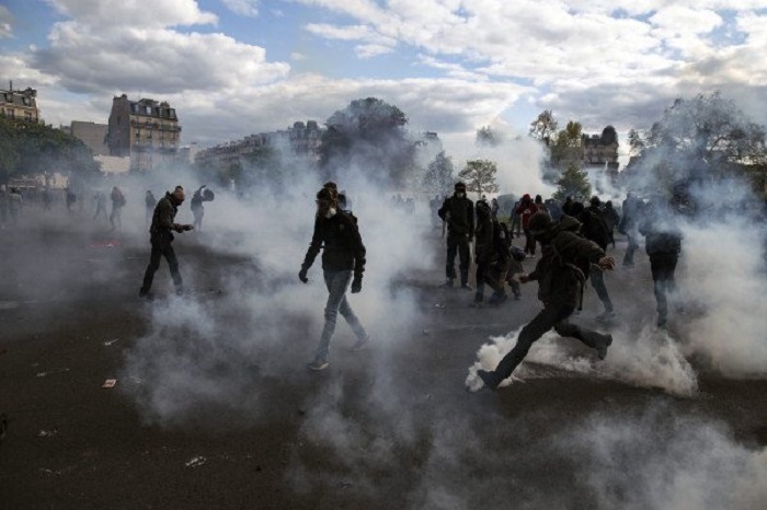 Schwere Ausschreitungen bei Protesten gegen Regierung in Frankreich