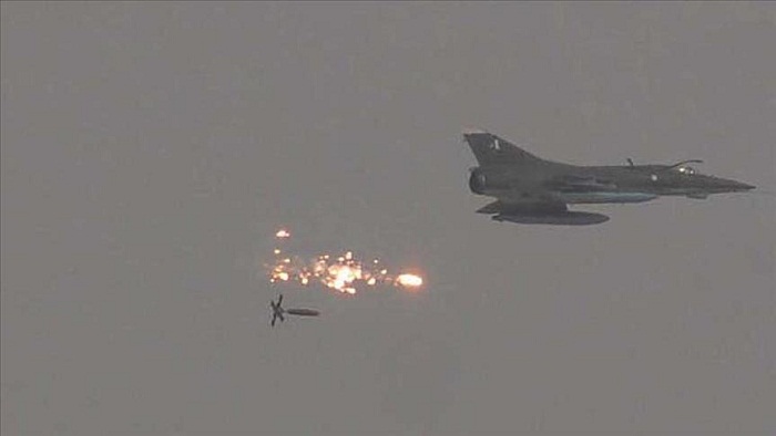 L’aviation russe bombarde les lignes de front de l’opposition syrienne