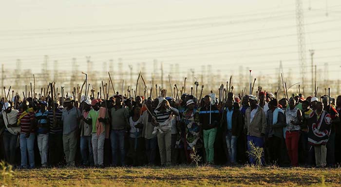 Negotiations resume to end coal miners strike in S. Africa