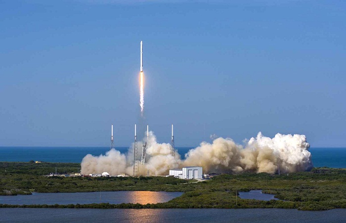 La fusée de SpaceX réussit son atterrissage