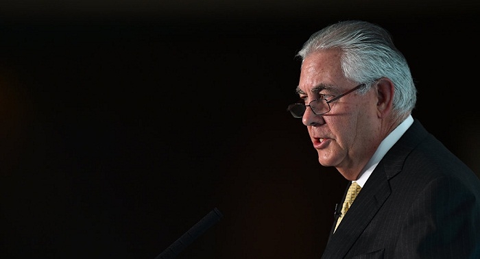 Tillerson flies to Gulf for talks on Qatar crisis