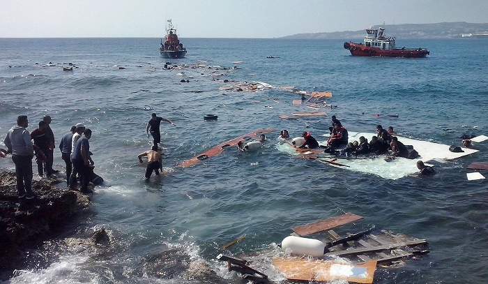 At least five dead after migrant boat capsizes off coast of Greek island - V?DEO