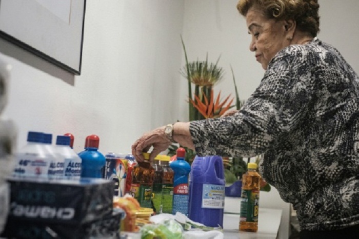 Rio de Janeiro: les habitants collectent du papier WC pour les policiers