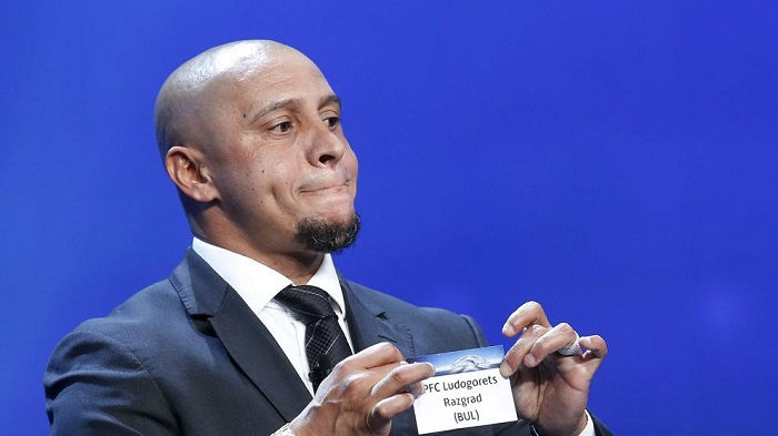 Roberto Carlos protagoniza la polémica del sorteo de la Champions League