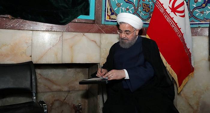 Rohani lidera el recuento de votos en las elecciones presidenciales iraníes