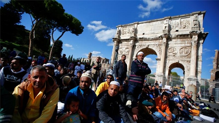Romada müsəlmanlar etiraza qalxdı – FOTOLAR 