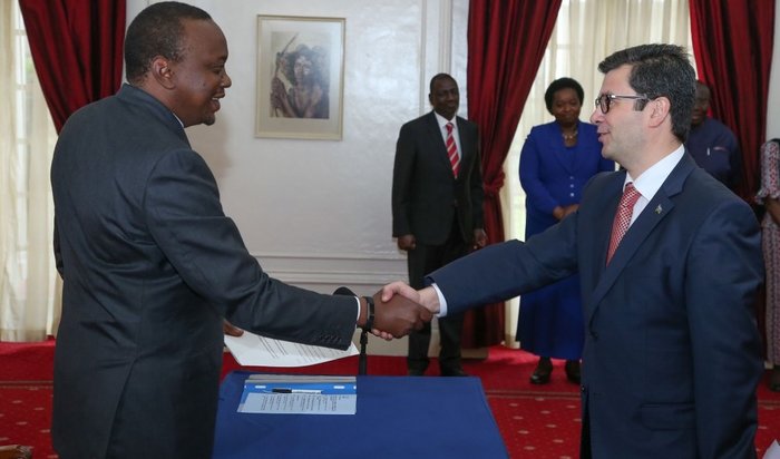 Azerbaijani Ambassador presents credentials to Kenyan President