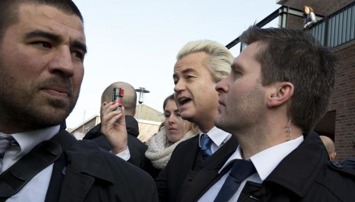 Anti-Islam Dutch lawmaker gains support amid migrant crisis