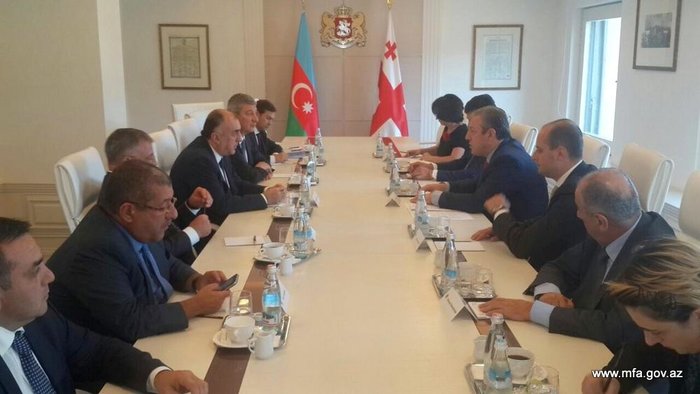 Azerbaijani FM, Georgian PM mull cooperation issues