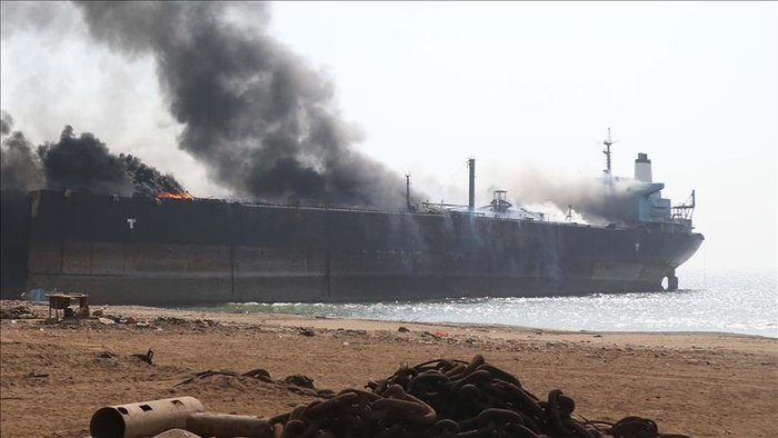 Fire at ship breaking yard kills 5 workers in Pakistan