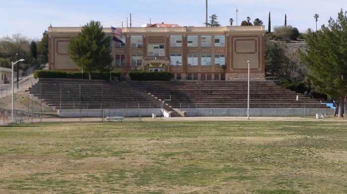 2 Teenagers Shot at Arizona High School