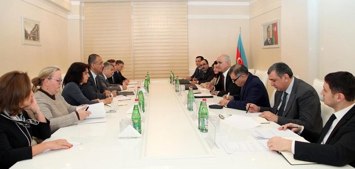 Azerbaijan`s Economy Minister meets IMF delegation