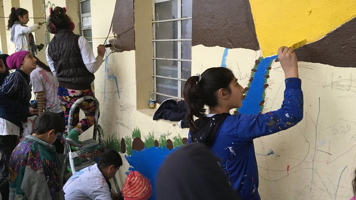 Syrian refugee children transform Iraqi prison with art
