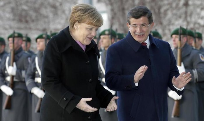 Merkel and Davutoglu seek solutions to migrant crisis