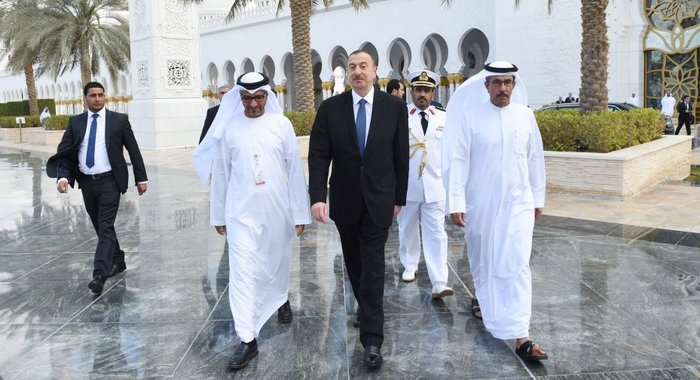 Azerbaijani president visits Sheikh Zayed Mosque in Abu Dhabi