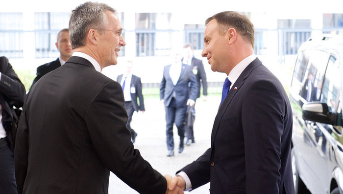 NATO chief discusses preparations for Warsaw Summit with Polish president