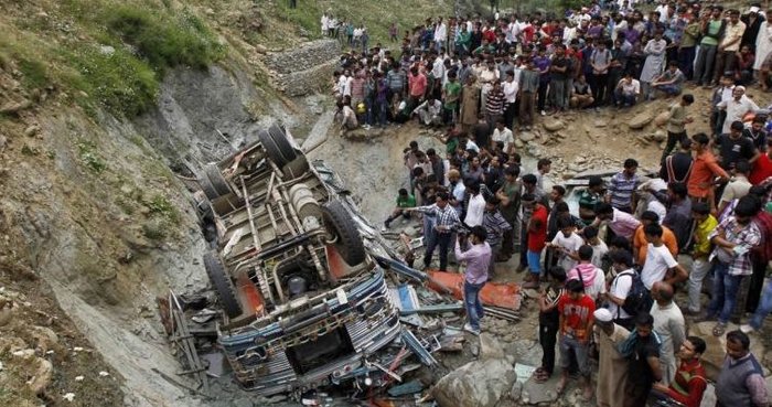 15 killed, 21 injured in road accident in eastern Pakistan