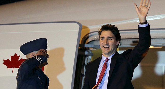 Trudeau`s plane resumes flight to Brussels after forced landing