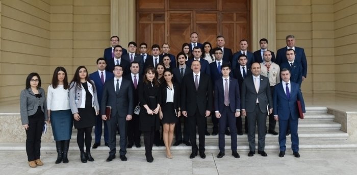 Azerbaijani president meets with a group of youth