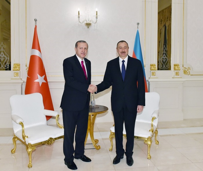 Ilham Aliyev trifft mit Präsident Recep Tayyip Erdogan zusammen