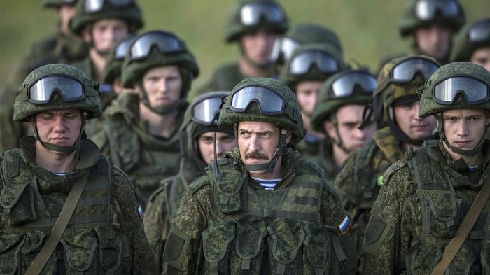 Heiße Manöver-Phasen beim Training der Fallschirmjäger aus Russland und Weißrussland