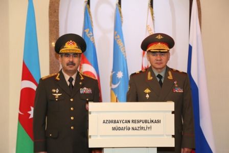 Zakir Həsənov Şoyqu ilə brifinq keçirib