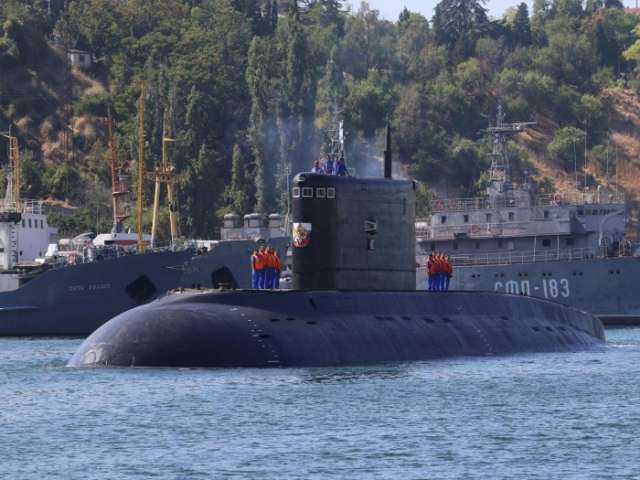 Nato fears grow as Russian submarines focus on undersea cables