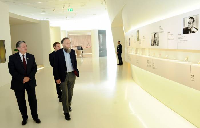 Russian political scientist visits Heydar Aliyev Center
