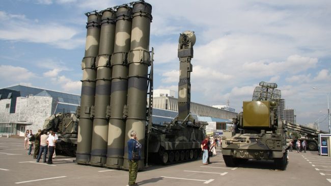 La Russie a commencé à livrer à l`Iran ses missiles S-300