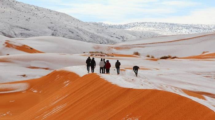 Ha nevado de verdad en el desierto del Sahara, y las fotos son alucinantes