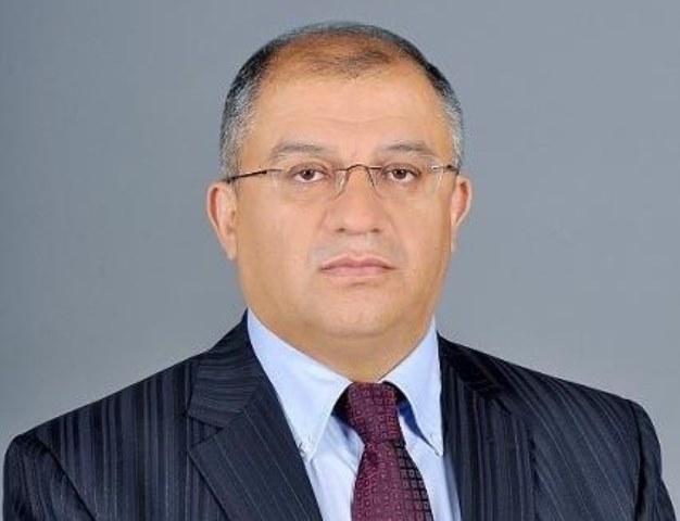 `Kris Smit və Yaqland eyni mərkəzdən idarə edilir`- Deputat