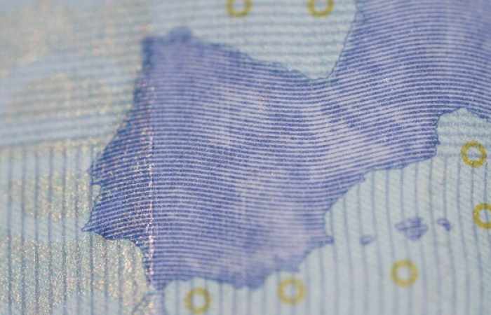 El 47% de los trabajadores españoles cobra menos de 1.000 euros
