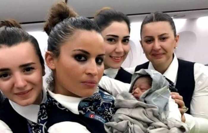 Nació una niña а  bordo de un vuelo de Turkish Airlines a una altura de 13 km