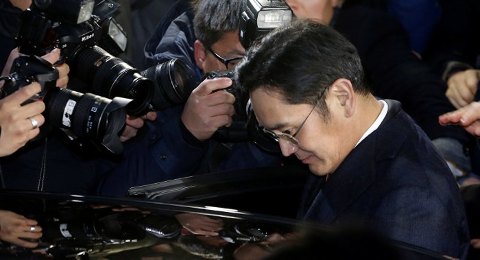 El ejecutivo de Samsung, interrogado durante 22 horas por escándalo de corrupción 