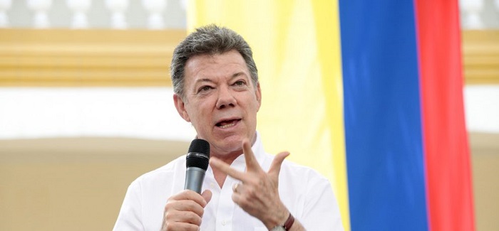 Santos, de visita en Francia, revisa ingreso de Colombia a la OCDE