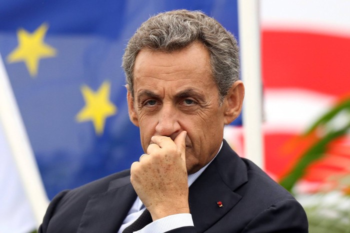 A Moscou, Sarkozy brosse Poutine dans le sens du poil