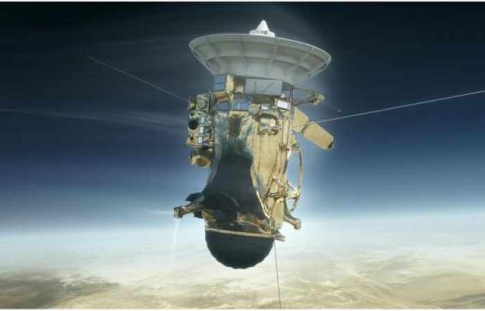 Cassini probe sets up Saturn 'grand finale'
