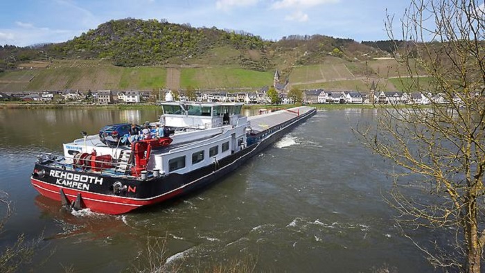 Schlepper befreit havarierten Malzfrachter