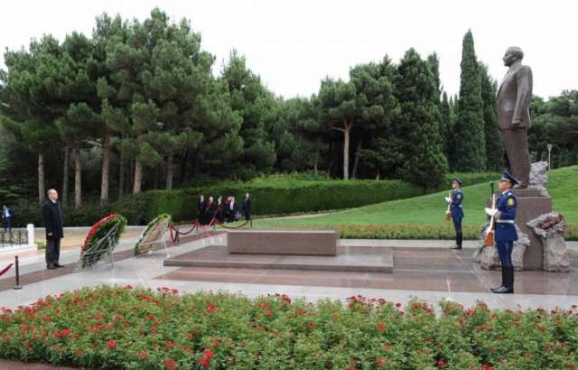 Secretary of Russian Security Council pays respect to national leader Heydar Aliyev