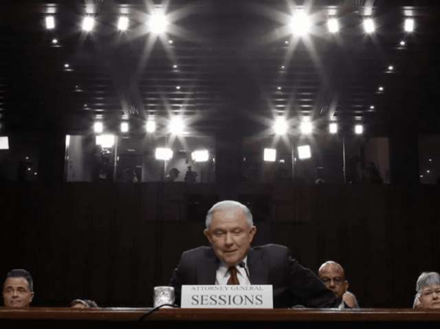 Casa Blanca trató de evitar la recusación de Sessions