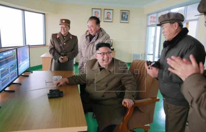 Seúl califica de avance el último test de motor para cohetes de Pyongyang