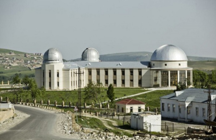 Im Astrophysikalischen Observatorium Schamakhy neuer Spektrograph installiert