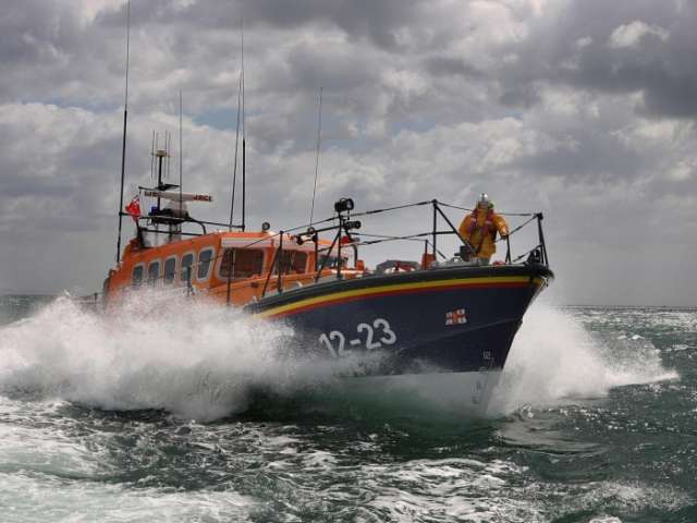 Oil tanker and large cargo ship collide between France and UK